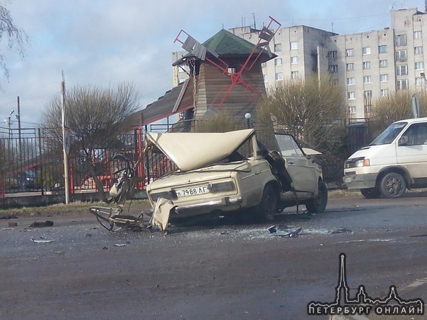 Жигули умерли после столкновения с автобусом в Никольском Тосненского района