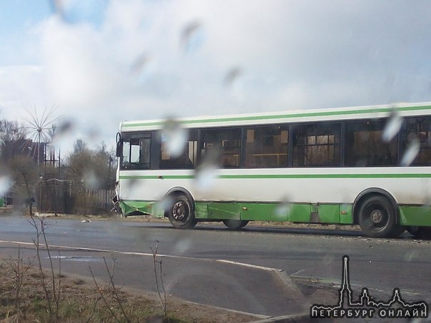 Жигули умерли после столкновения с автобусом в Никольском Тосненского района