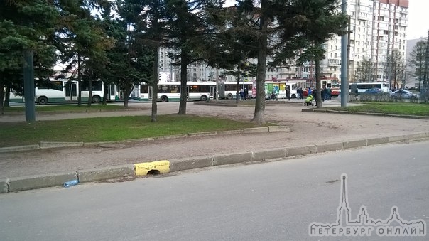 Авария с участием трамвая и маршрутного такси на пересечении ул. Партизана Германа и пр.