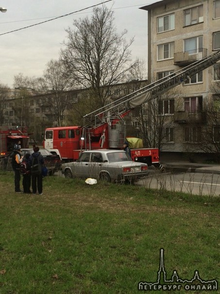 Пожар в доме на 4-ом этаже На Альпийском пер. Реанимация только отъехала