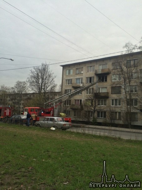 Пожар в доме на 4-ом этаже На Альпийском пер. Реанимация только отъехала