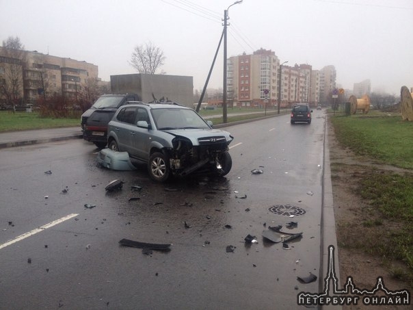 В Пушкине в утреннем ДТП сошлись Hyundai и Renault,