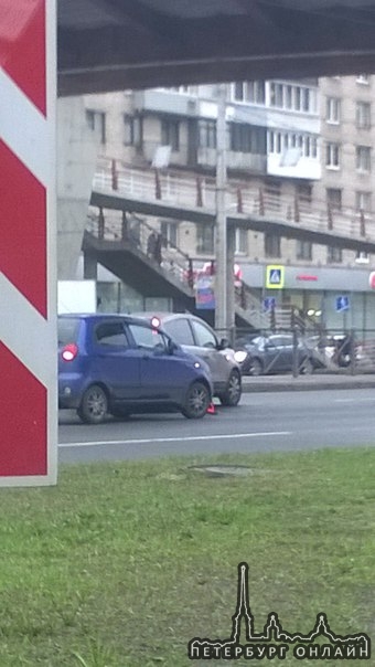 Две аварии подряд на пересечении Славы-Белградской.Пробка будет.