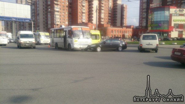 Пассажиры маршрутки не доехали кто куда хотел и вышли на пересечении Ветеранов и Жукова