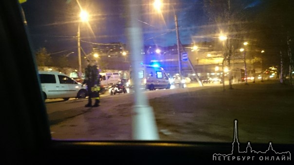 Авария с мотоциклистом на перекрёстке Планерной и Камышовой