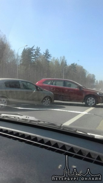 ДТП на мурманке в сторону Питера, правая полоса занята пробке быть, жертв нет, служб нет. Стоят ску...