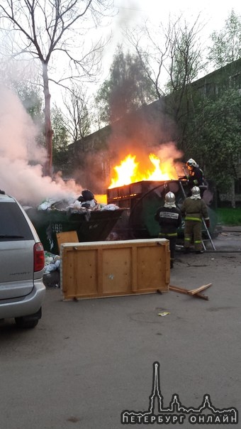 Горит мусорка на Крыленко 21к2, актуально с 4:05, пожарные приехали через 15 минут
