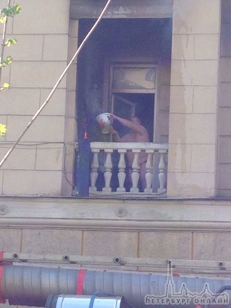 Сегодня в районе 16:00 мужчина жёг какие-то вещи и доски у себя на балконе по Ул. Свободы на против ...