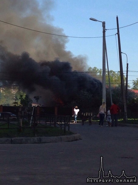 Пожар на улице Коммунаров в Горелове