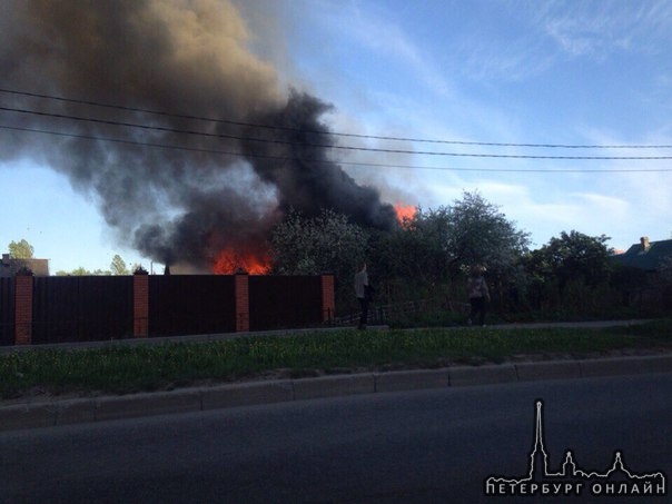 Пожар на улице Коммунаров в Горелове
