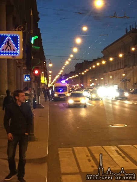 Перекресток Литейного и Жуковского. Похоже, что сбили человека на пешеходном переходе.