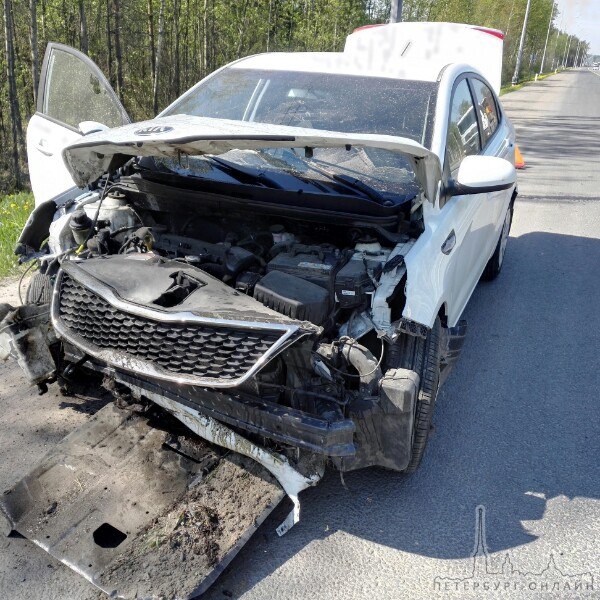 Здравствуйте! Сегодня в 9:45 на Мурманском шоссе 30 км в сторону г.Кировск случилось ДТП.