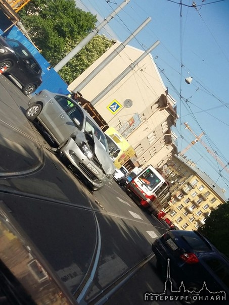 ДТП на перекрёстке Котовского и Мира , Проезд затруднен. Службы на месте.