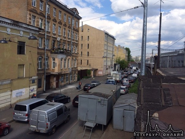 Фура не вписалась в поворот. Ул.