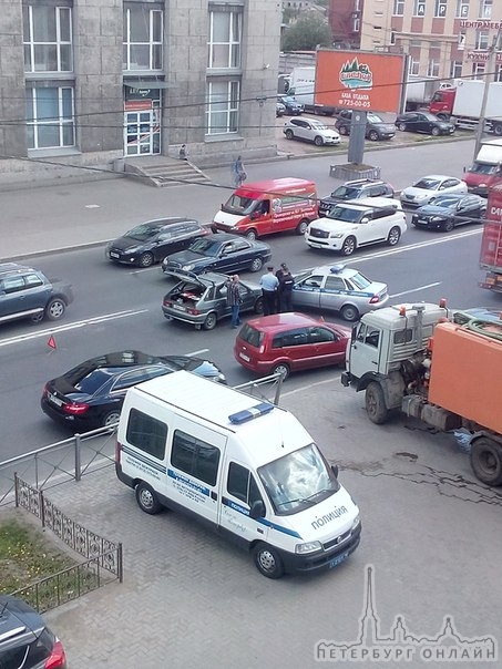 Полицию не пропустили с вокзала на Митрофаньевском