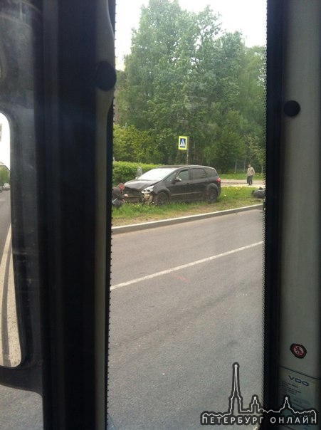 Машины разлетелись в разные стороны у перекрестке Автовской и Новостроек ДТП пробки нет, подробно...