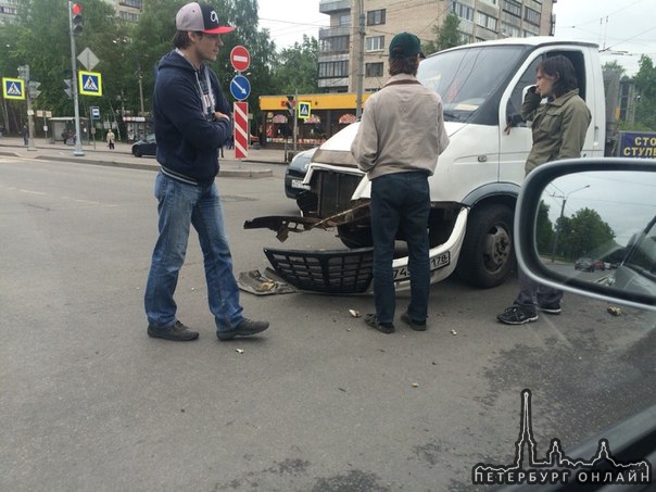 Оторвали Галезе бампер на Шоссе Революции