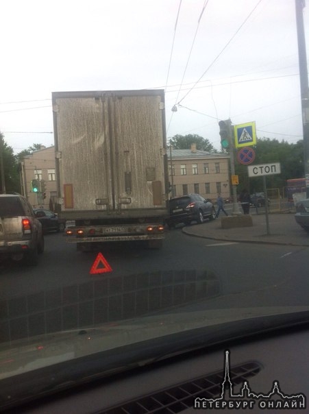 пл. Бехтерева пробки и служб пока нет.