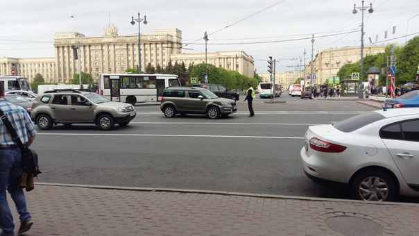 Только что целовашки, московский пр-т и Типанова на светофоре, на глазах дпс, Skoda yeti и автобус 3...