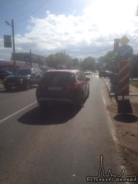 Поселок Романовка в сторону города. Skoda не пропустила BMW выезжая с обочины.