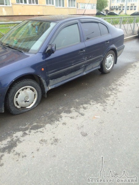 В Ломоносове на Оринбаунском пр. пьяный водил повредил 3 машины.