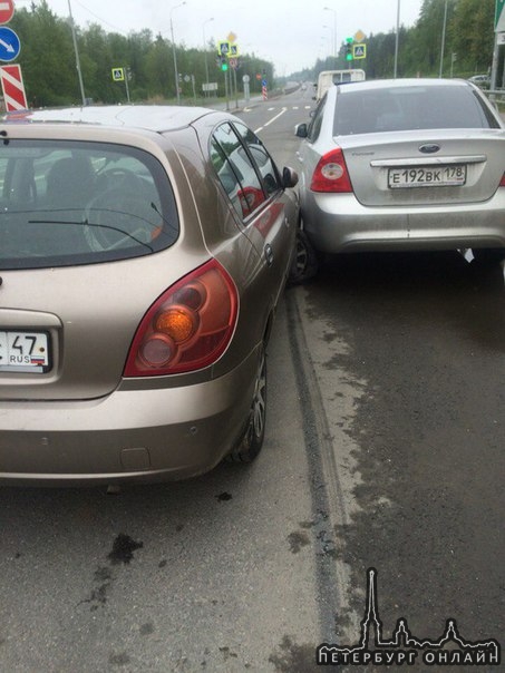 В Ломоносове на Оринбаунском пр. пьяный водил повредил 3 машины.