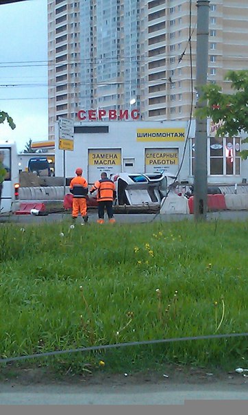 Сегодня в районе 4:30 на богатырском у окея произошло ДТП.