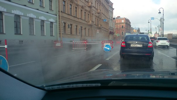 На Английской набережной до и после Благовещенского моста, разлив горячей воды, сужение дороги. Проб...