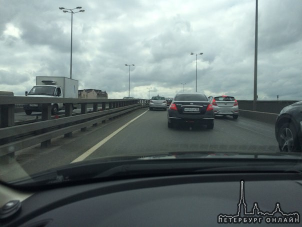 На Малоохтинском мосту при рекомендованной скорости 40км/ч кто-то пошел на взлёт и догнал тех, не т...