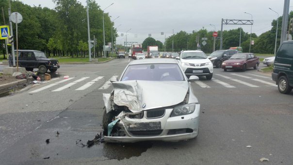 28 мая в 16-05 я стала свидетелем ДТП на перекрестке Меншиковского проспекта и проспекта Непокоренны...