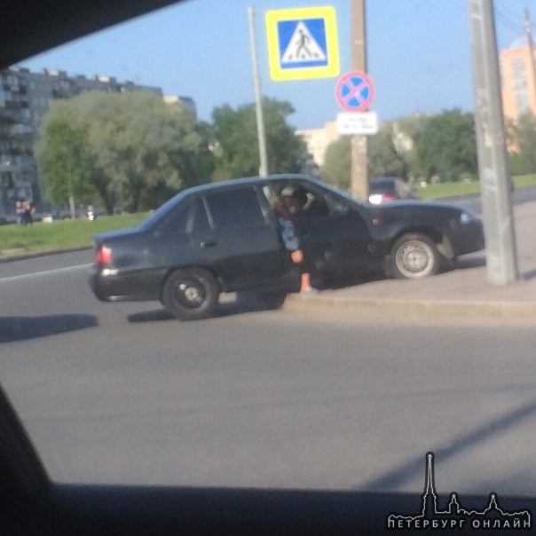 Только что на Турку-Белградской не успел остановить авто для поворота (одно тормозящее колесо). Выле...