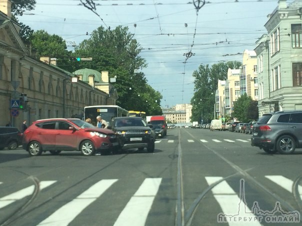 Евог и IX35 yе пропустили друг друга на перекрестке Лебедева и Боткинской. Служб нет, пробки пока...