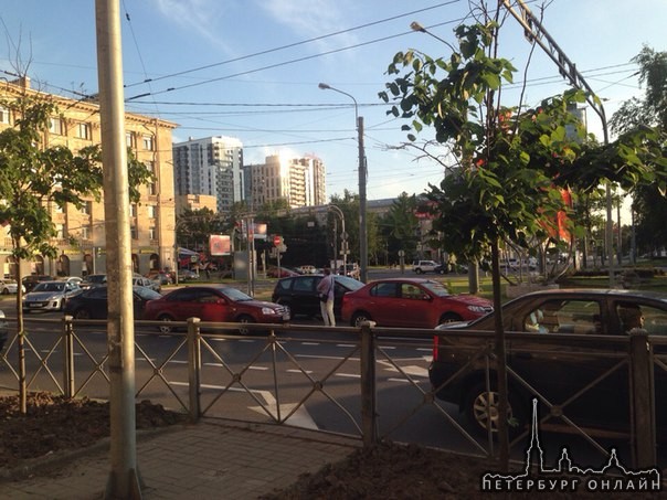 ДТП на Светлановской площади на круговом движении. Пострадавших вроде нет.Служб нет,пробка всегда ес...