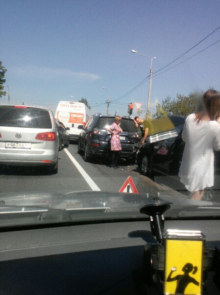 ДТП из пяти автомобилей на Красносельском шоссе в пос. Володарский, все живы, но не уверен что здоро...