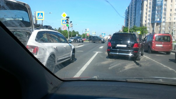 ДТП Луначарского перед Ушинского. Три машины.