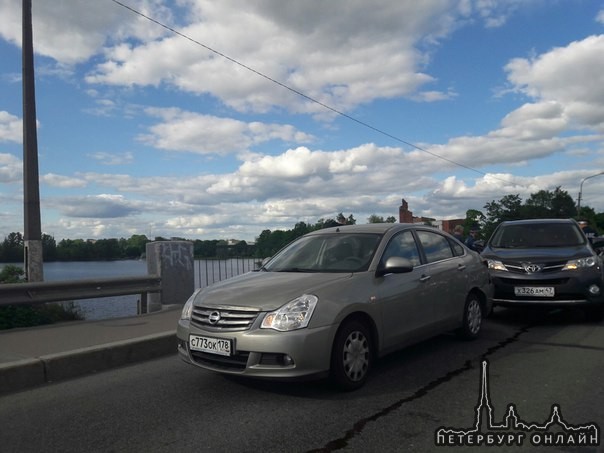 ДТП из 3х машин на мосту в Сестрорецке на приморском шоссе напротив Петропавловской церкви. Пробка с...