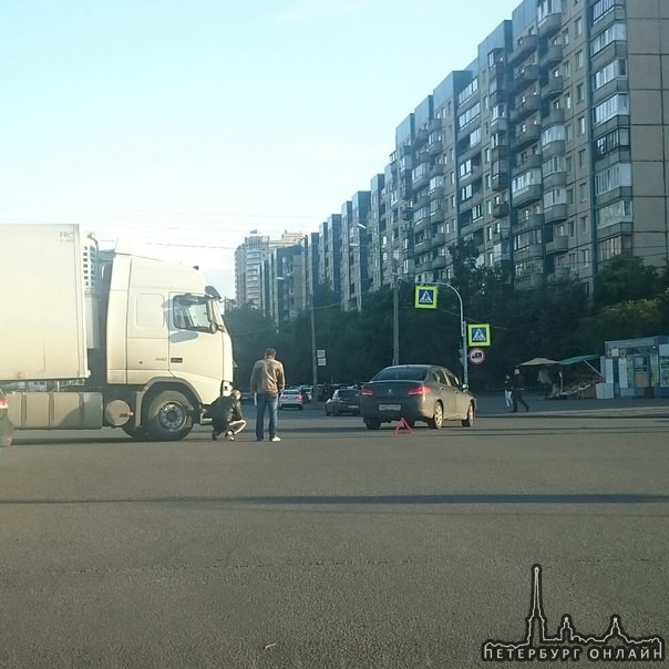 Парашютная и Репищева / Сизова.