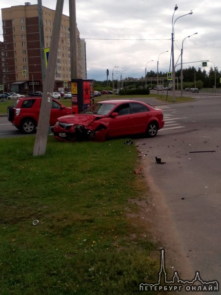Нетрезвый водитель на Mazda устроил ДТП на перекрёстке Камышовой с Богатырским.
