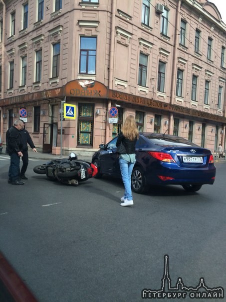 ДТП с мопедом на перекрёстке Зверинской и Пушкарской. .