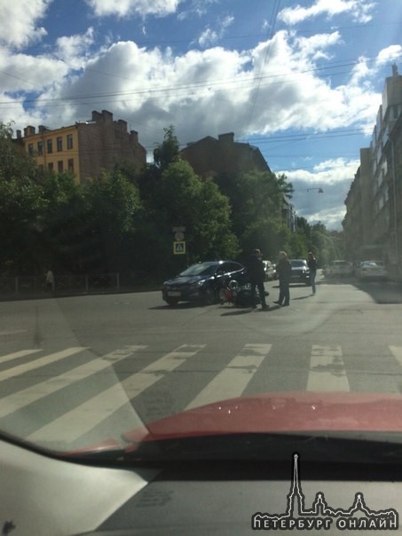 ДТП с мопедом на перекрёстке Зверинской и Пушкарской. .