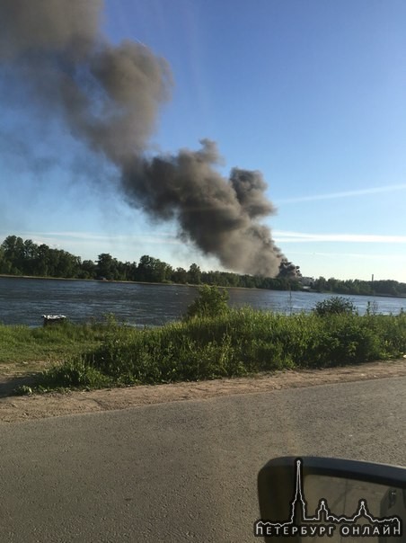 Пивной завод в металлострое горит