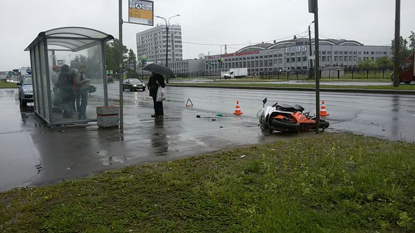 ДТП, Московское ш. 25, мото и маршрутка к479, пилот жив, в реанимации.