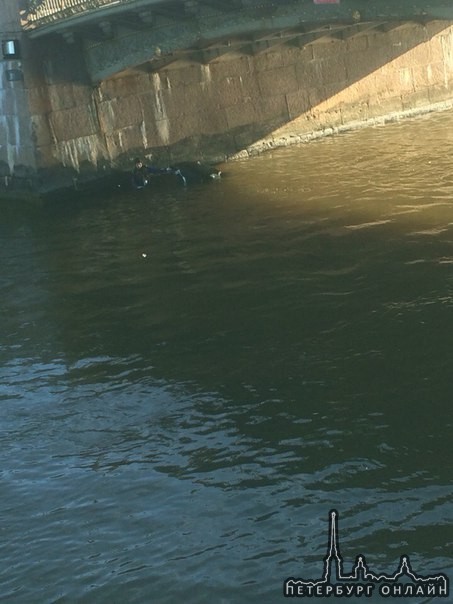 Аквабайк уходил от удара с катером и вписался в опору канала.