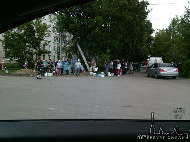 Обезвоживание в Тосненском районе,37 000 человек остались без воды вот уже второй день.Люди часами о...