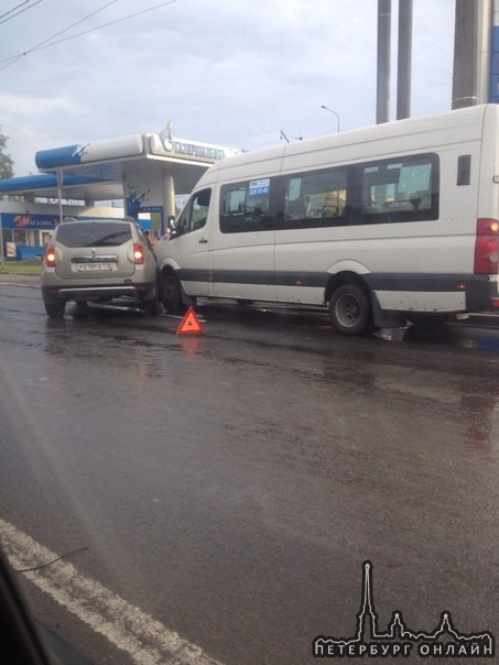 Duster как-то странно подрезал микроавтобус на Белградской, при въезде на Газпром, сотрудников нет,...