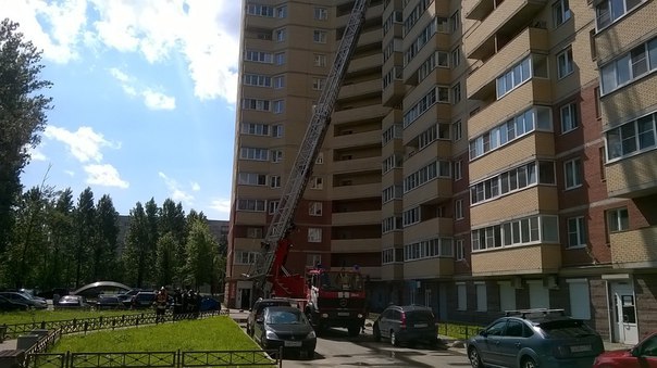 Только что горела квартира на пр. Гагарина 14к6. Пожар был не сильный, сейчас всё хорошо. Пожарные п...