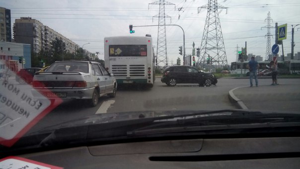 ДТП с участием трех авто пострадавших нет, служб нет, Косыгина и Передовиков. Проезд затруднен ,но ...