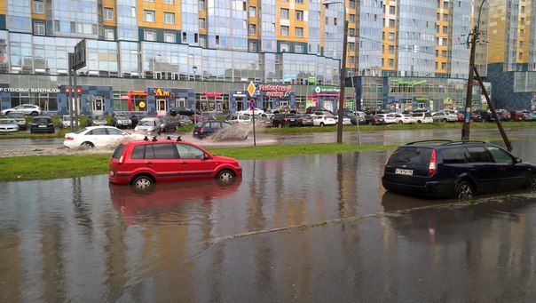 Дачный между Ветеранов и Стачек подтопило.