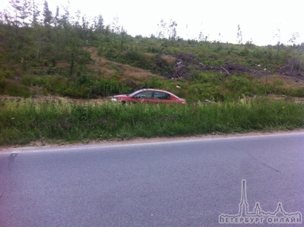 В Приозерском районе водитель Renault уснул за рулем, в результате улетел в кювет!