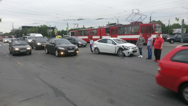 На Перекрестке бухарестской и фучика после ДТП все остались все живы, но не все здоровы